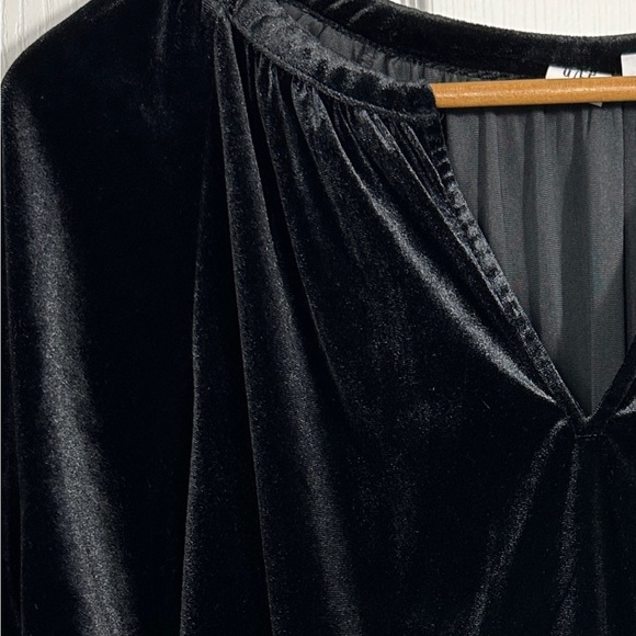 Gap size large black velour crop shirt, v neck, short sleeves. party, date night - Picture 2 of 6